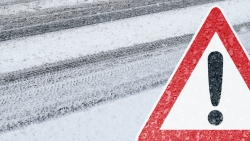 Татарстанцев вновь предупредили о метели и снежной каше на дорогах